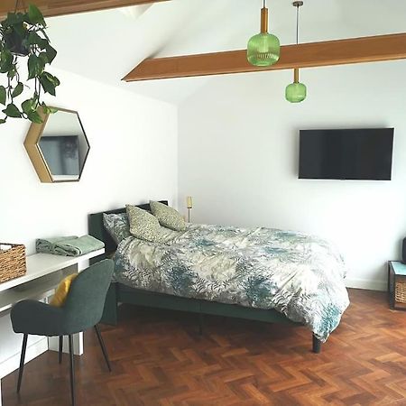 Stylish Apartment In Horsham With Parking And Own Entrance 외부 사진